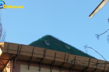 Wysoką ochronę w czasie tymczasowego zabezpieczenia dachu zapewnia siatka dekarska. 